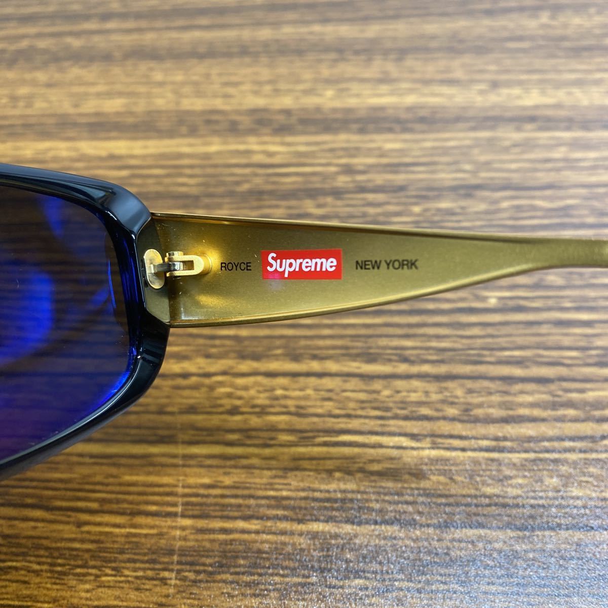 supreme Supreme sunglasses Gold Temple black lens Royce Sunglasses case glasses Cross attaching 