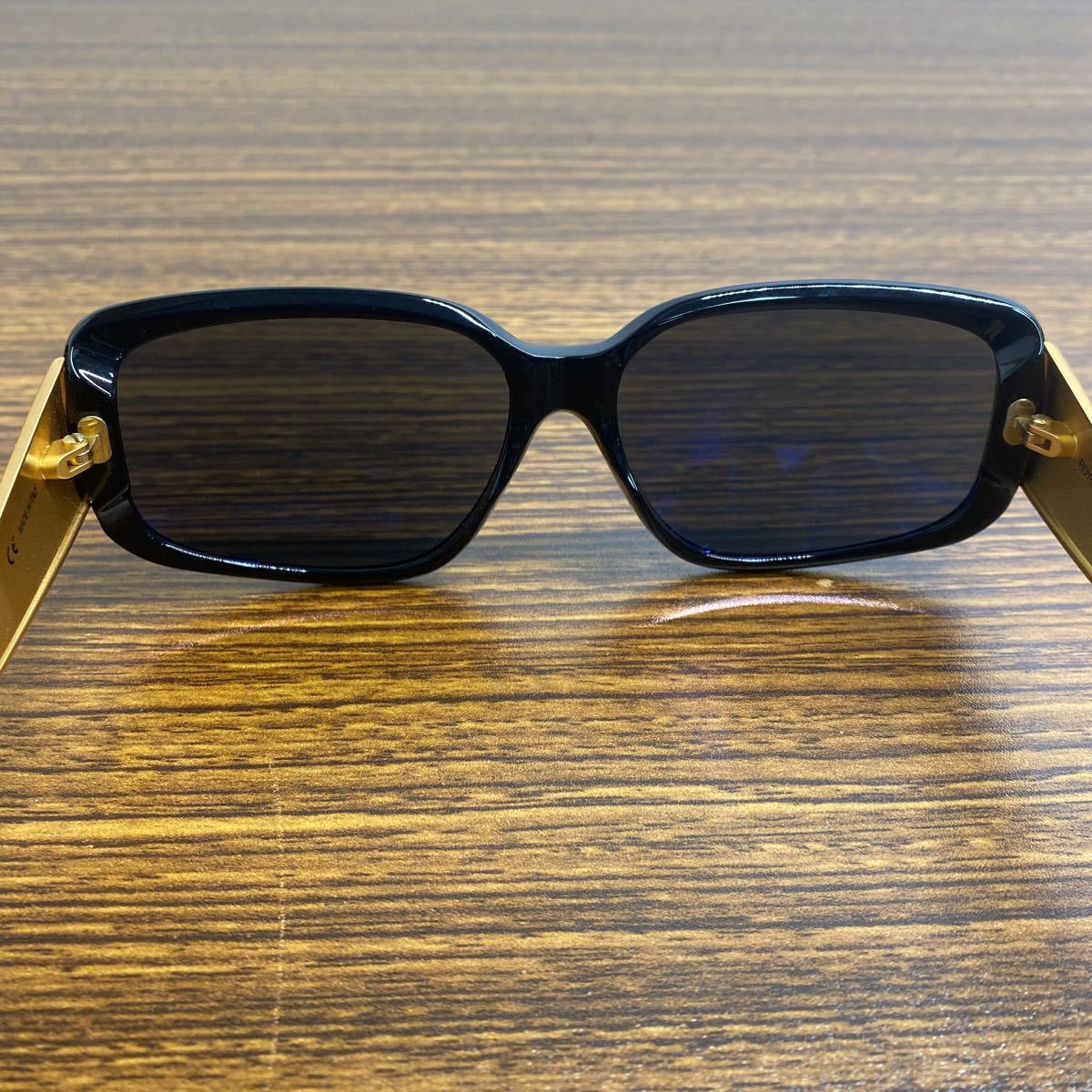 supreme Supreme sunglasses Gold Temple black lens Royce Sunglasses case glasses Cross attaching 