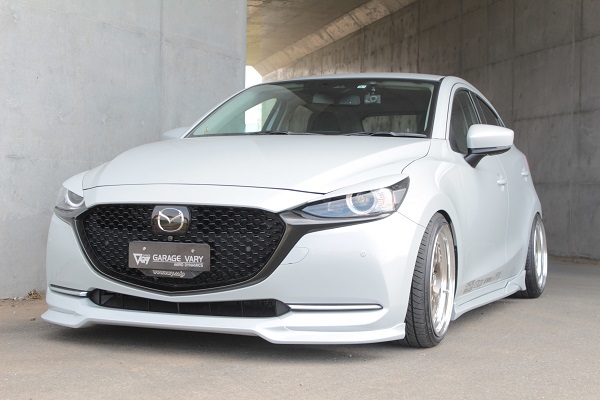 特 ガレージベリー バリアント MAZDA2 DJ フロントリップ スポイラー エアロ 特得 109x2.jp_装着イメージ画像です。