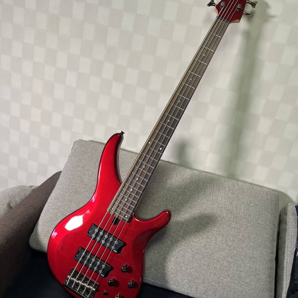 美品 YAMAHA ヤマハ5弦ベースTRBX305 RED 赤 ギグバッグ付き