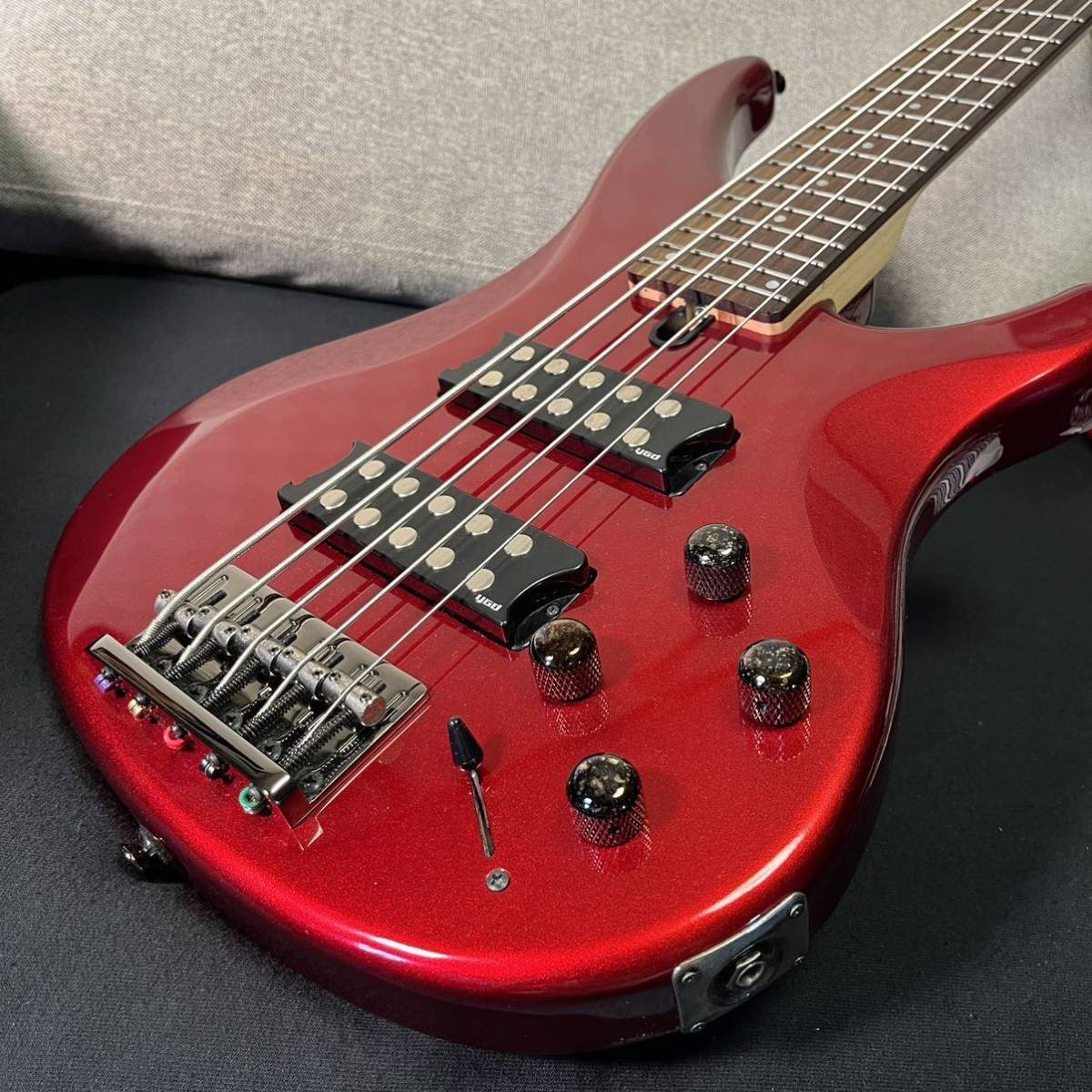 美品 YAMAHA ヤマハ5弦ベースTRBX305 RED 赤 ギグバッグ付き