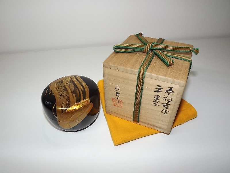 茶道具 棗 漆芸 巻物蒔絵 平棗 辰吉作 共箱 茶道具 棗 漆芸 巻物蒔絵 平棗 辰吉作 共箱