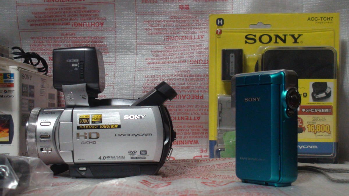 SALE／70%OFF】 非常に良い SONY ビデオカメラ HANDYCAM GW66V 光学10倍 10m防水 防塵 耐衝撃 ホワイト HDR-GW66V  W
