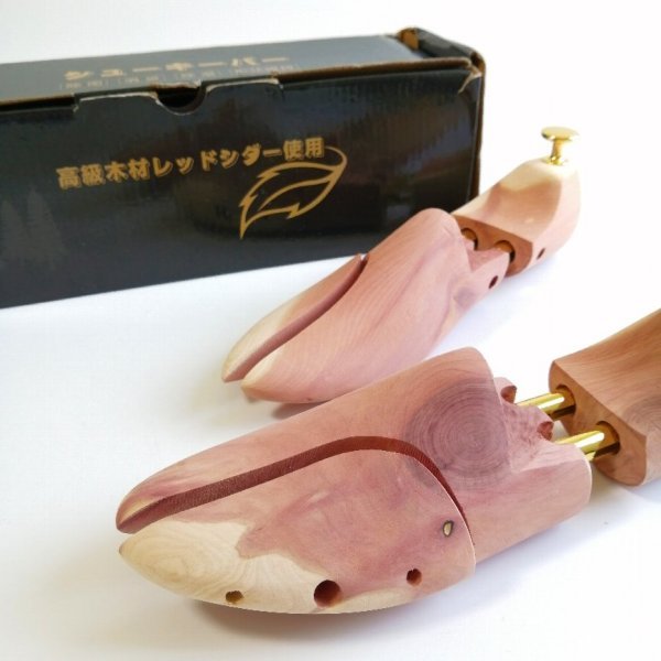 wellnice シューキーパー(XSサイズ:23.5‐24.5㎝) 高級木材レッドシダー使用 ムートン靴磨きクロス・ブラシ付き 57 00093の画像1