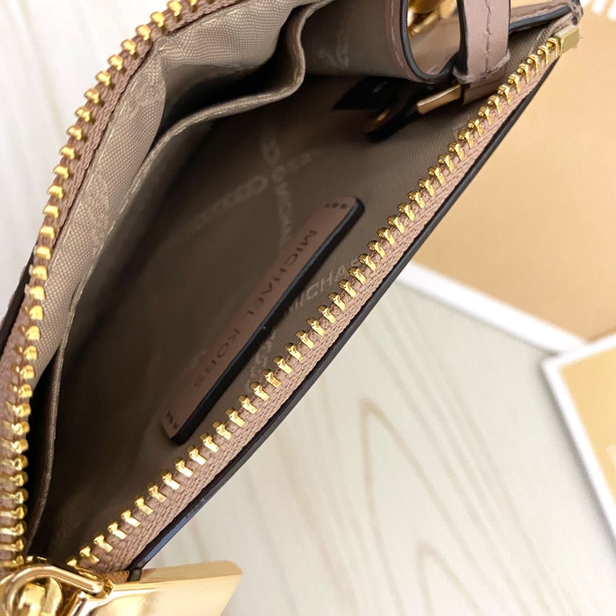 新品 MICHAEL KORS マイケルコース コインケース エナメル 新品 MICHAEL KORS マイケルコース コインケース エナメル
