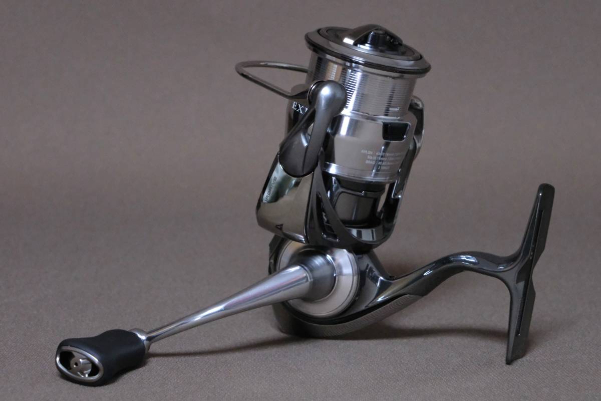 ☆新品同様!ダイワ DAIWA 22 EXIST (イグジスト) LT2500S-XH