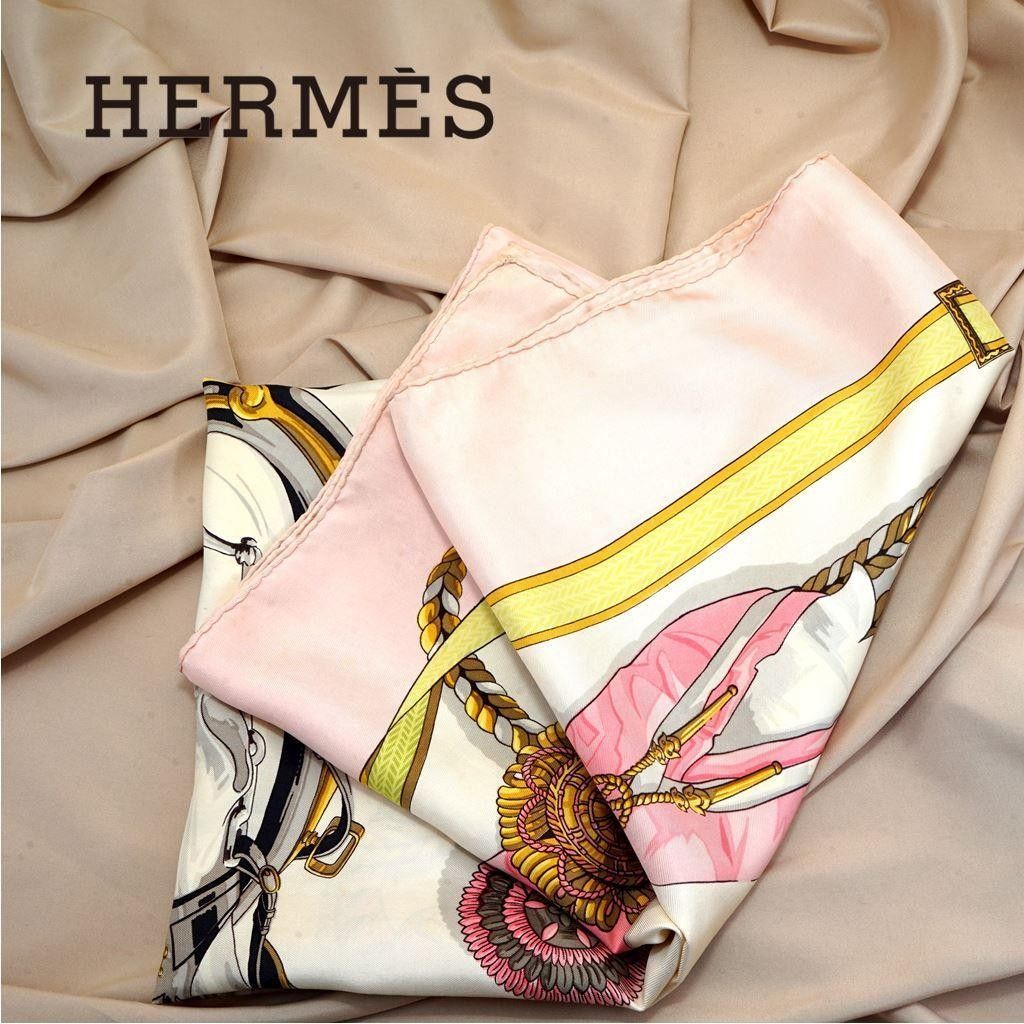 HERMES カレ90 シルクスカーフ Frontaux et Cocardes - 小物