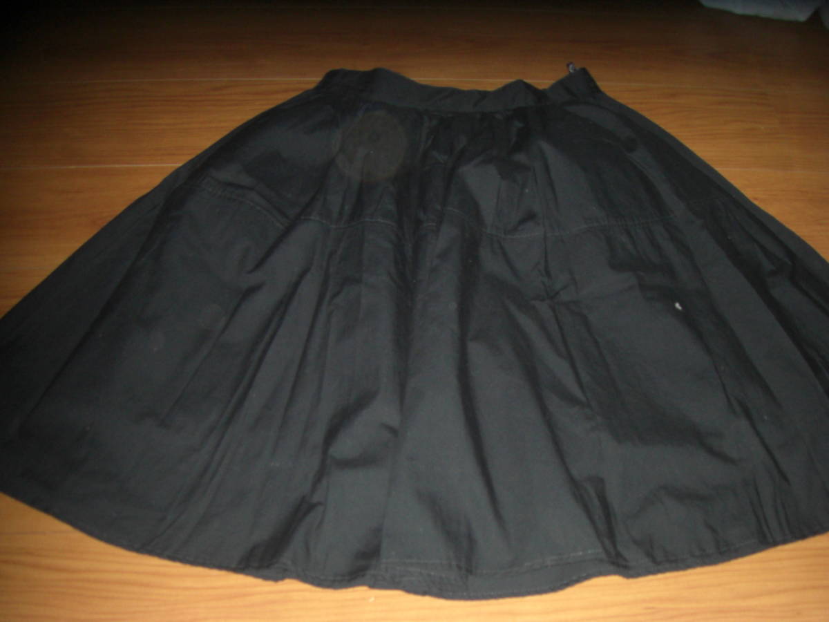  black L flared skirt 