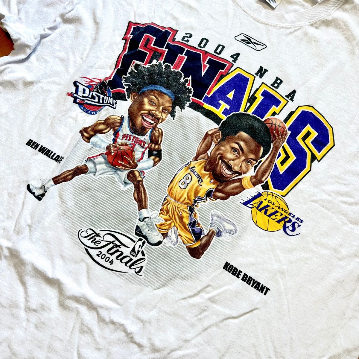 激レア】2004年NBAファイナルコービーブライアントとベンウォレスTシャツ-