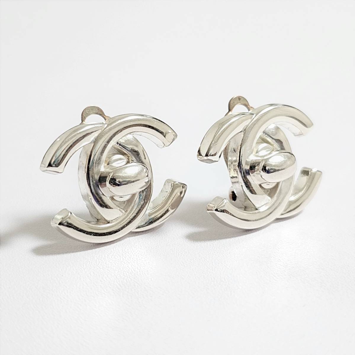 CHANEL シャネル イヤリング ターンロック シルバー | activoskateshop.com