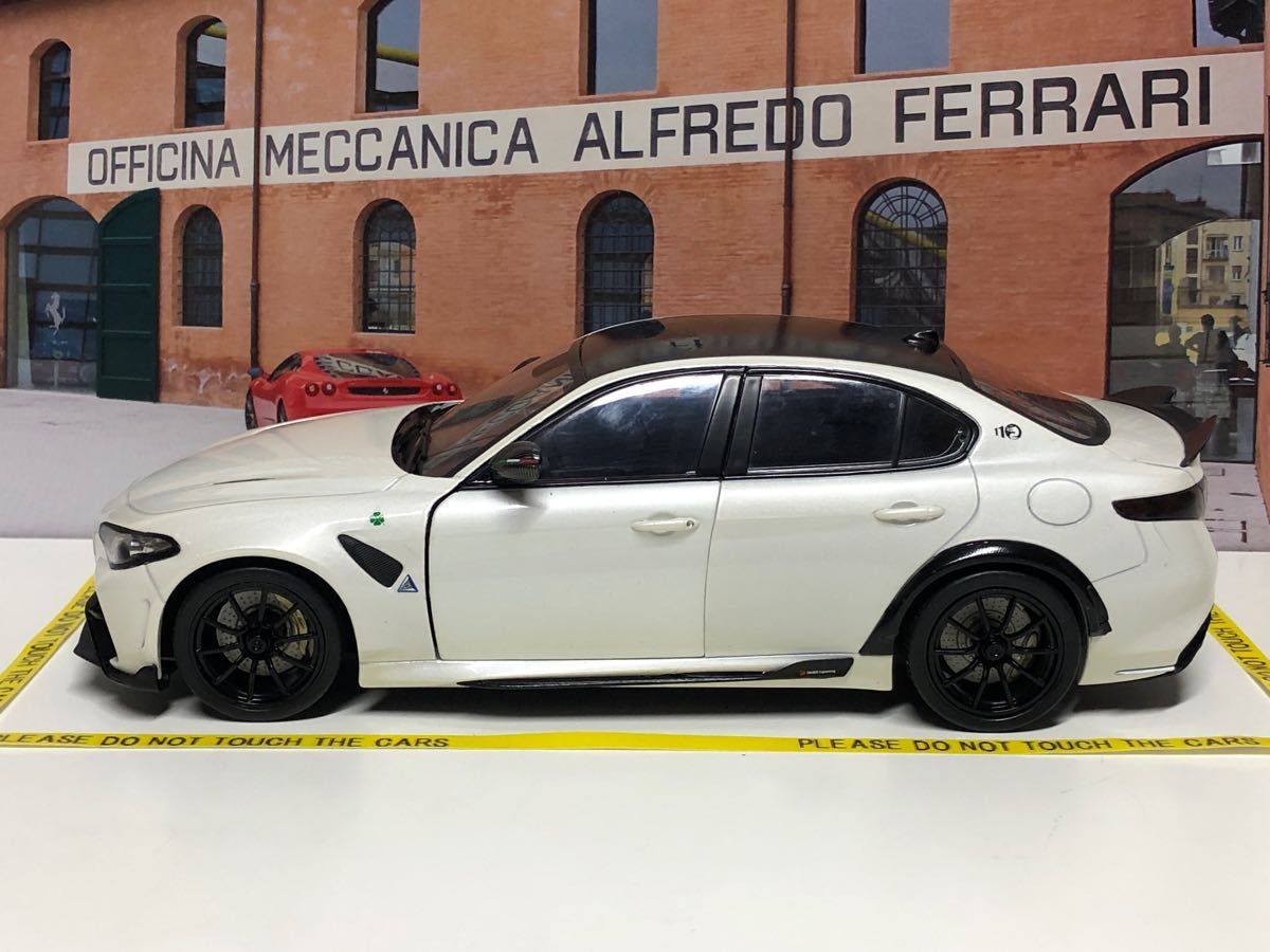 Solido 1/18 Alfa Romeo Giulia GTA ホワイトメタリック　アルファロメオ　ジュリア　ソリド