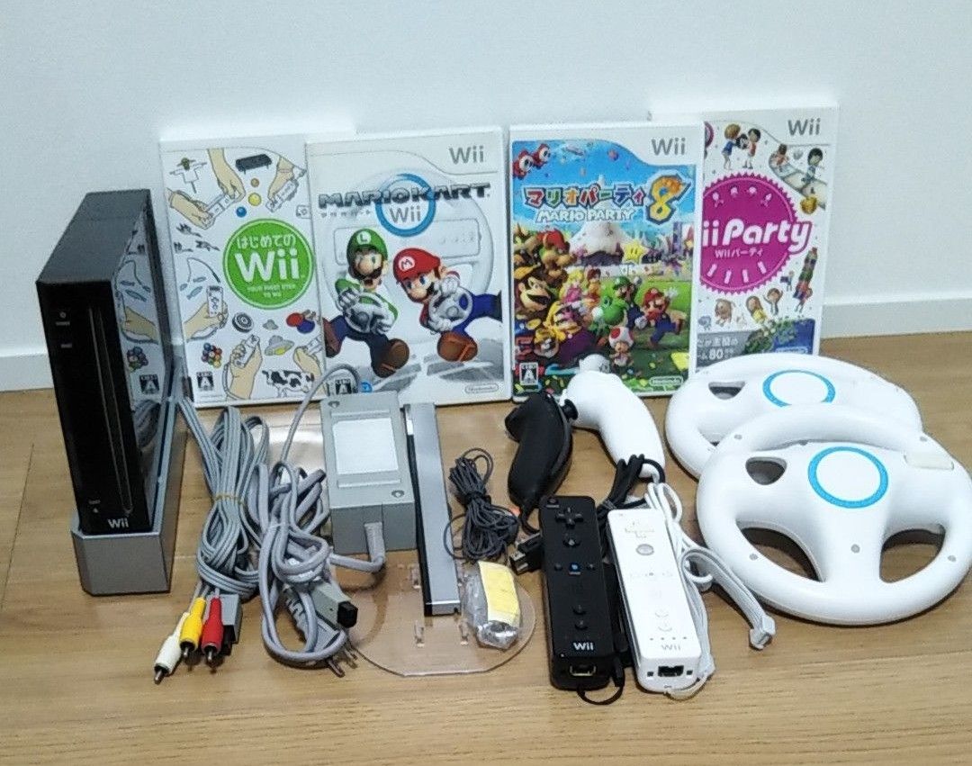 Wii本体一式 ハンドル2つ ソフト4本付き 動作確認済み