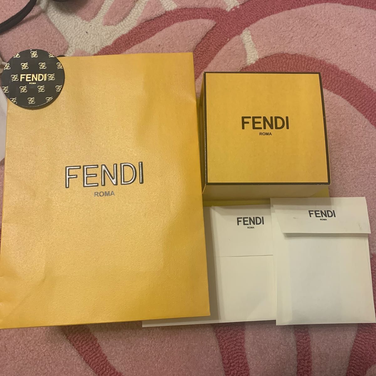 FENDIオーロックブレスレット 箱付き