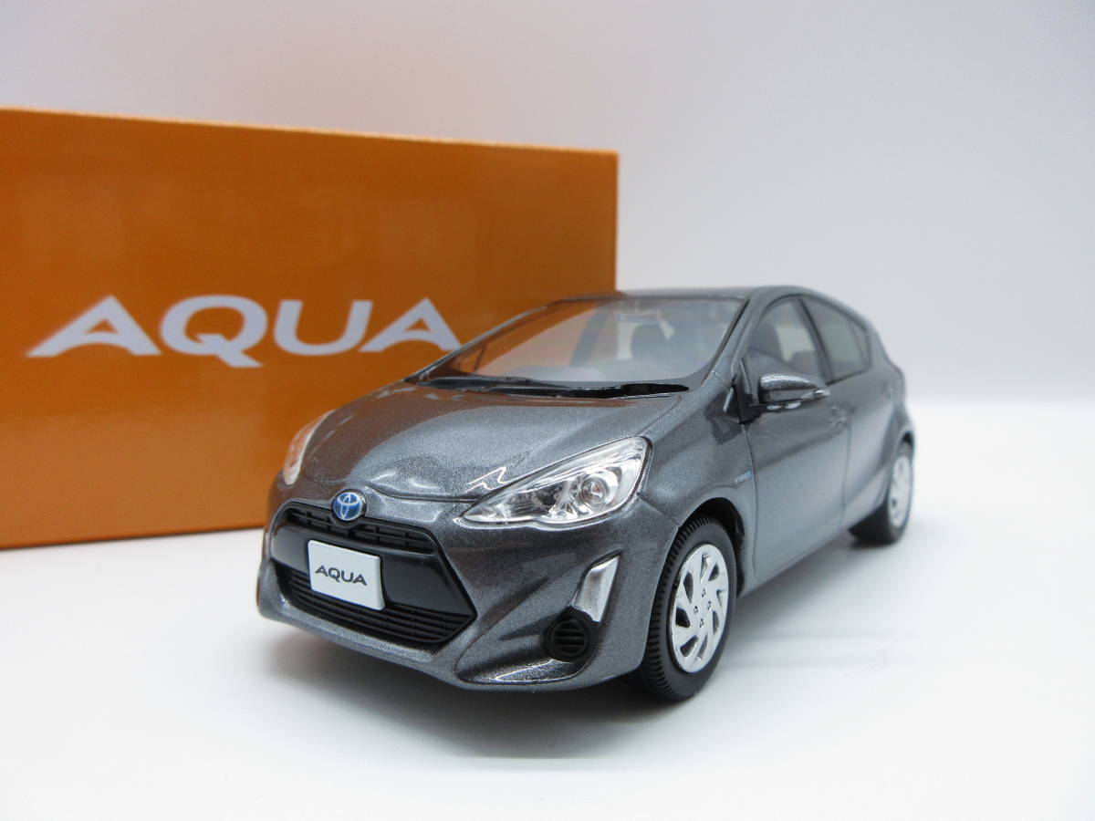 正規通販 1/30 トヨタ アクア AQUA 中期 カラーサンプル 非売品