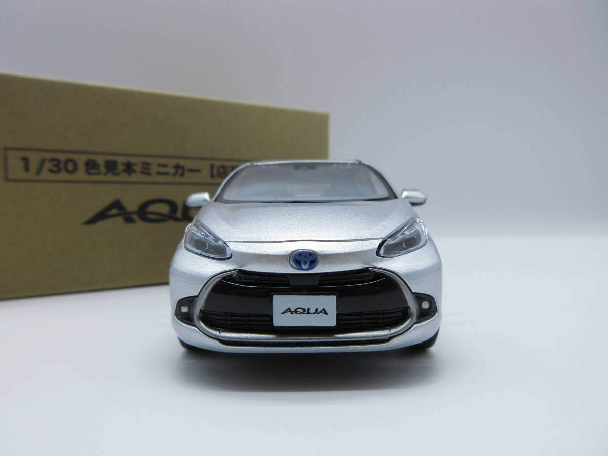 1/30 トヨタ 新型アクア 2021 最新モデル　AQUA カラーサンプル ミニカー 非売品　シルバーメタリック_画像2