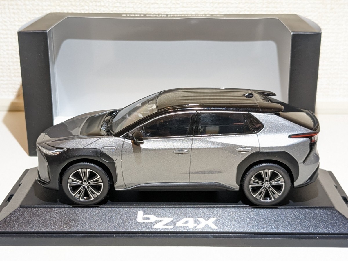 トヨタ bZ4X カラーサンプルミニカー ブラック×メタル | perikanan