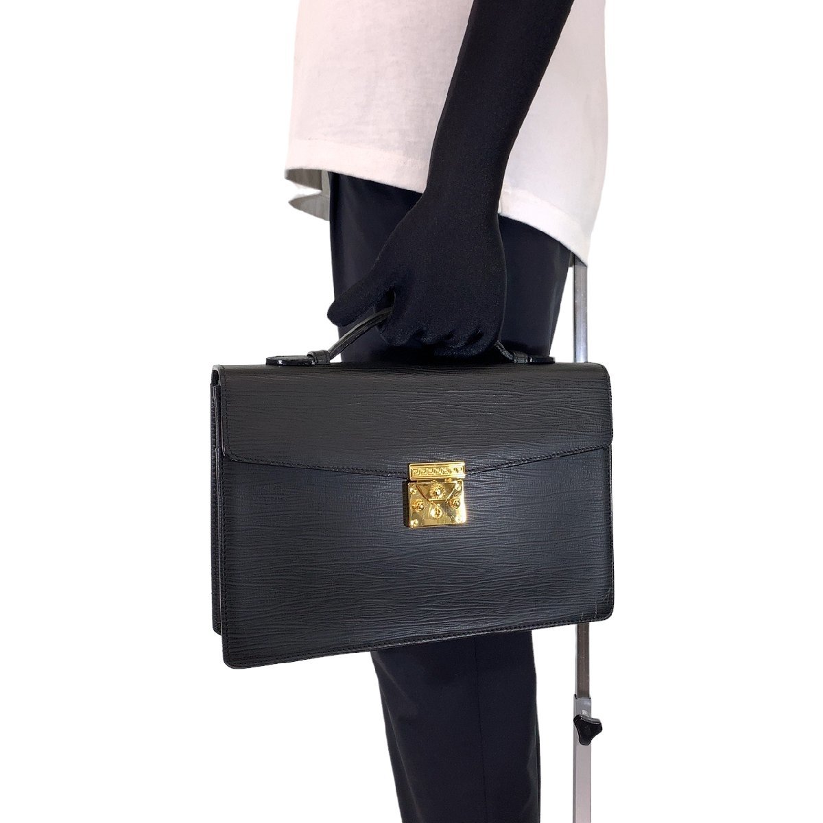 美品 Gianni Versace ジャンニ・ヴェルサーチ ブラック 黒 ゴールド金具 レザー ビジネスバッグ 書類かばん メンズ 402786_画像4