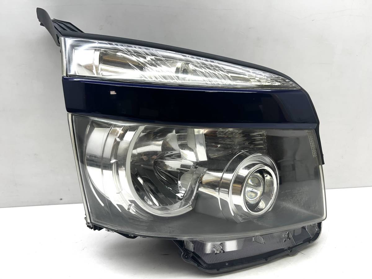 即決 V8 ヴォクシー 70 前期 / HID トヨタ 純正 右 ヘッドライト 即決 V8 ヴォクシー 70 前期 / HID トヨタ 純正 右 ヘッドライト