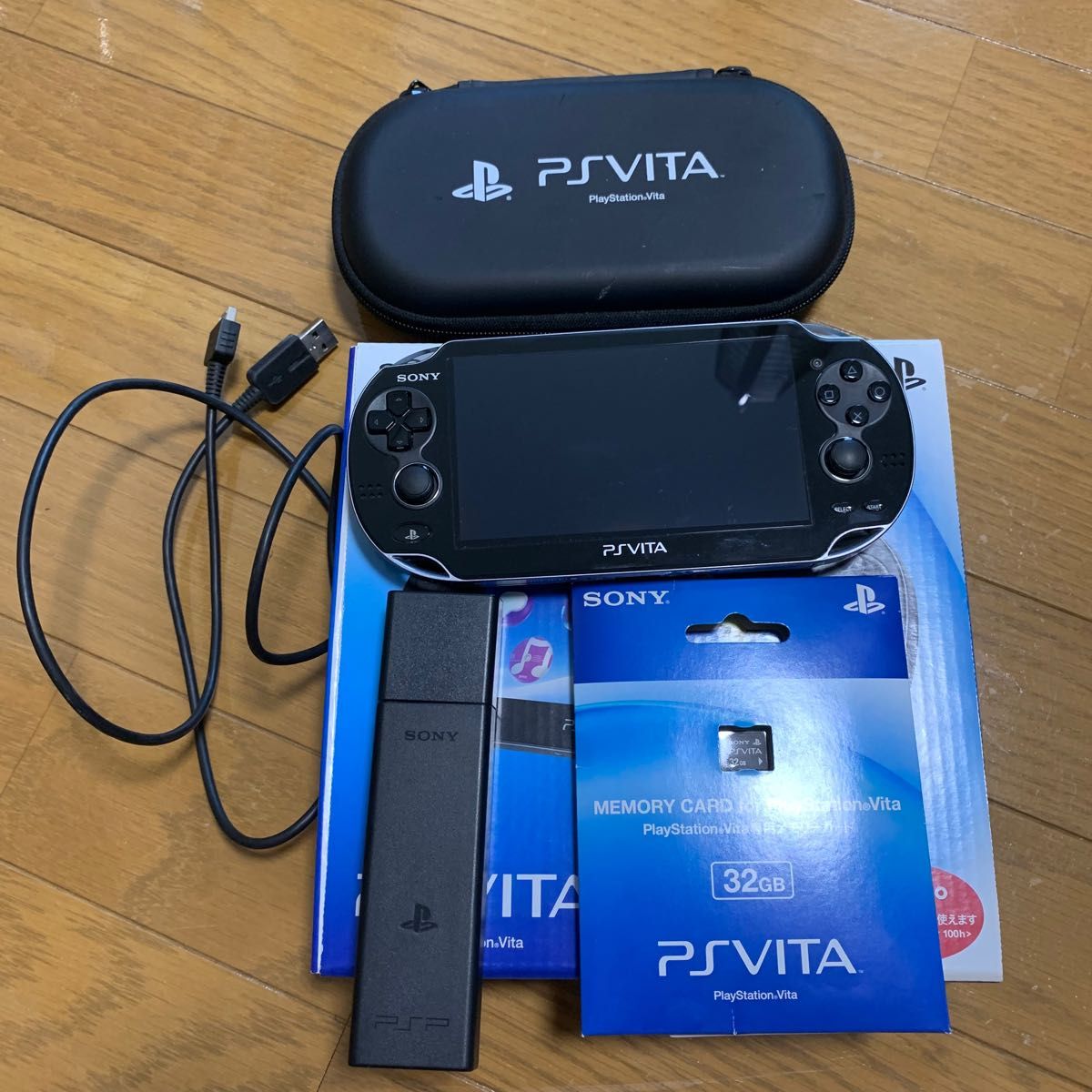 PSVITA PCH1100 充電コード付き メモリーカード32GB 8GB-