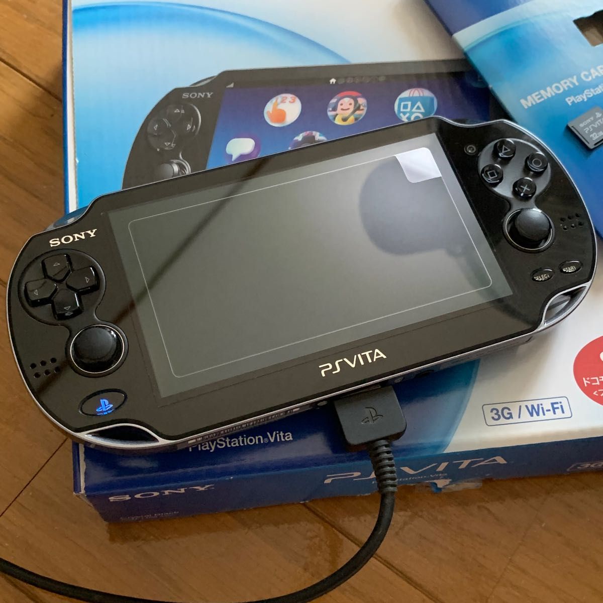 PlayStation Vita 本体 PCH-1100 3G wifi メモリーカード8GB 32GB 付