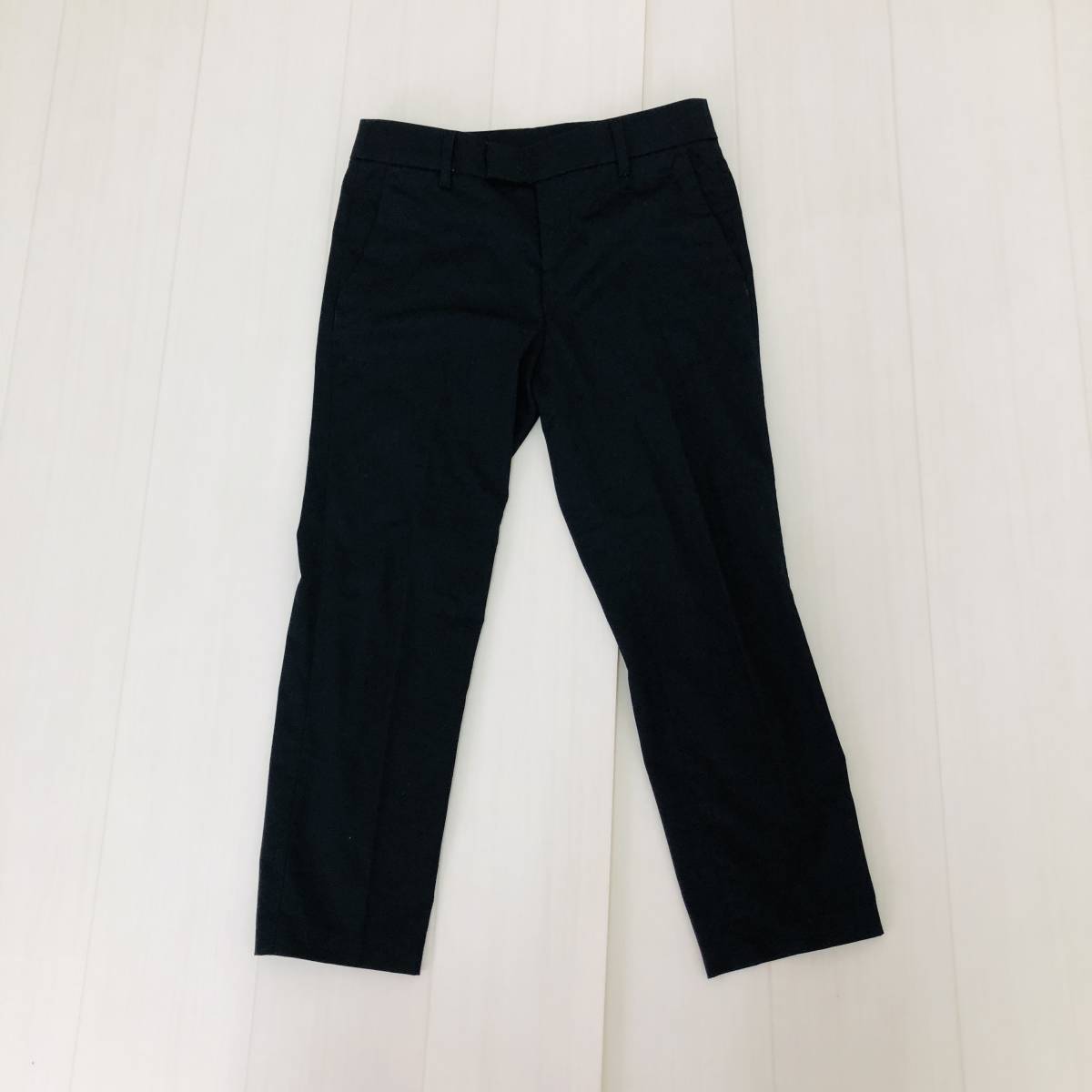 a01080 美品 UNIQLO ユニクロ パンツ センタープレス ストレート 綿混 ポケット２つ 無地 シンプル 着回し シンプルデイリーカジュアル_画像1