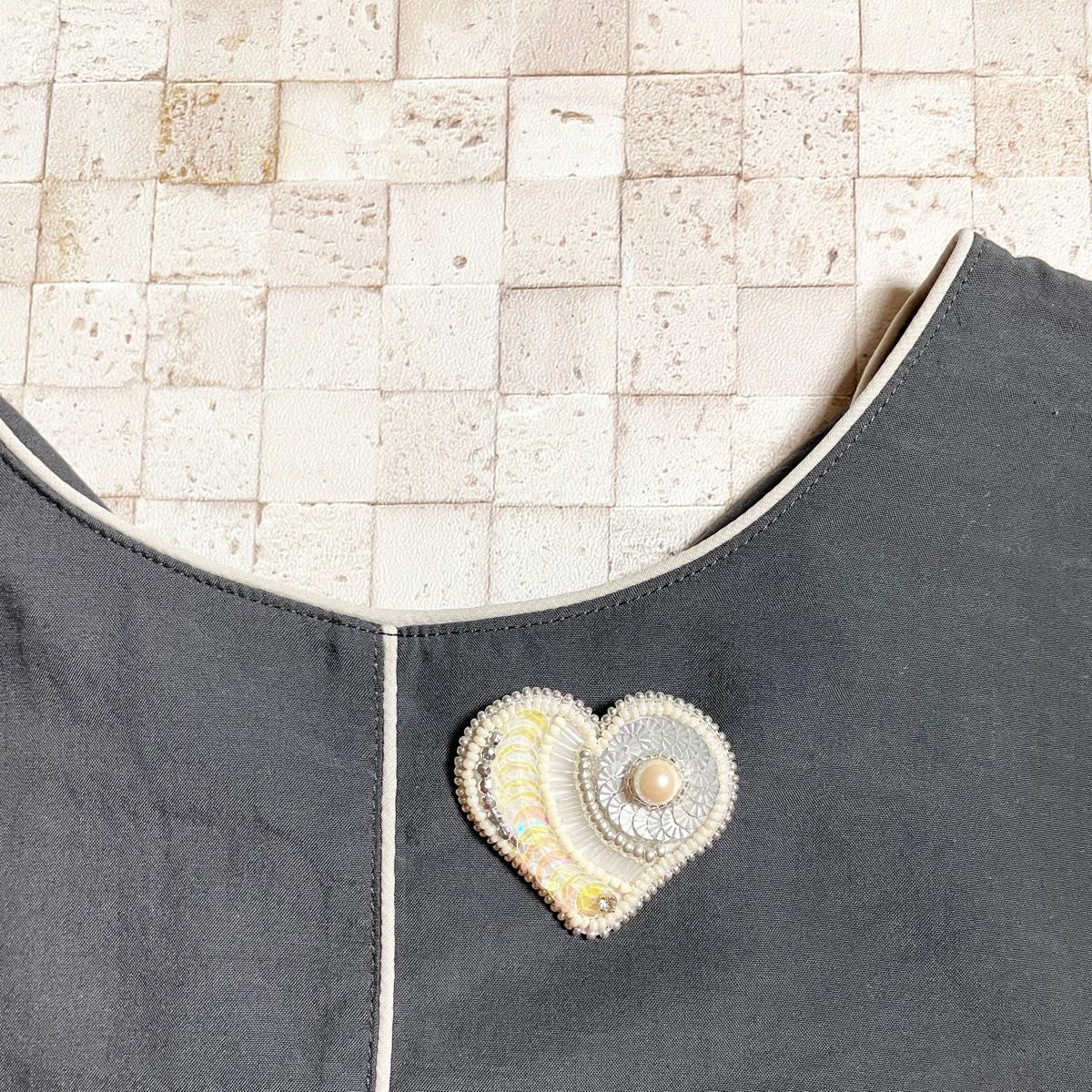 【再販】ビーズ刺繍 ブローチ ハート ホワイト 白 大人 かわいい ハンドメイド ヴィンテージ パール スパンコール