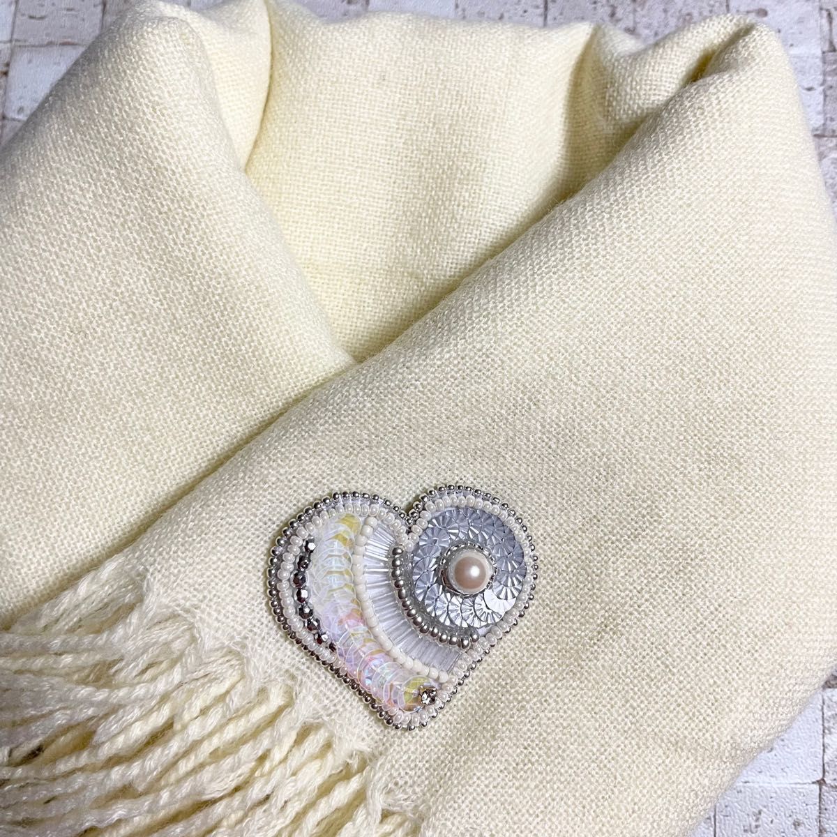 【再販】ビーズ刺繍 ブローチ ハート ホワイト 白 大人 かわいい ハンドメイド ヴィンテージ パール スパンコール