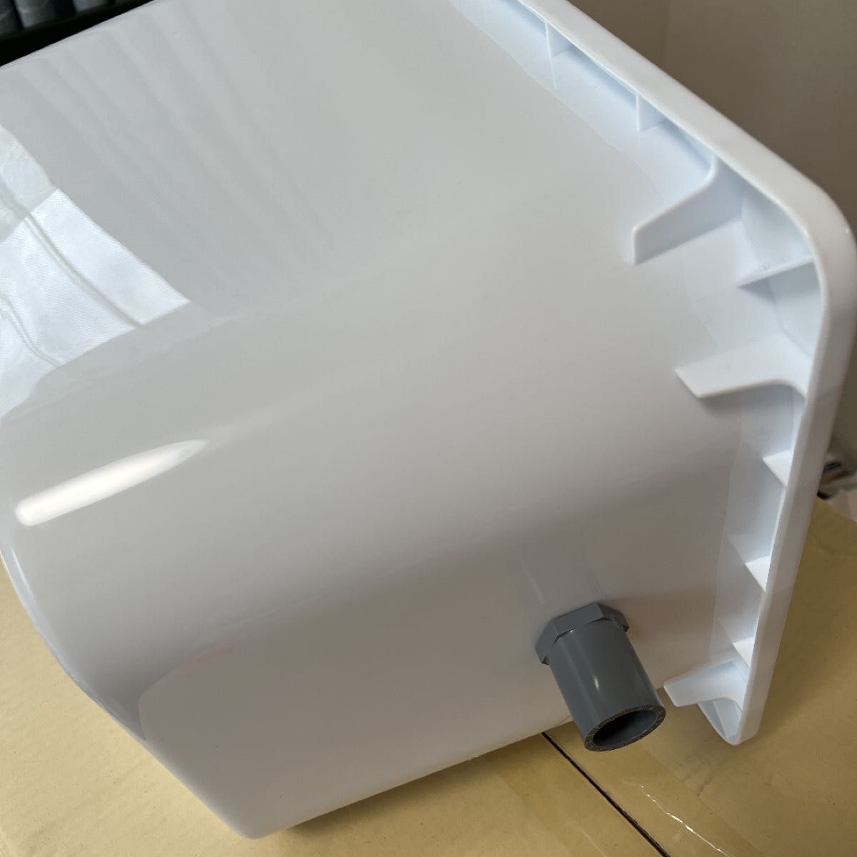 メダカ飼育容器(オーバーフロー仕様) 白色｜PayPayフリマ