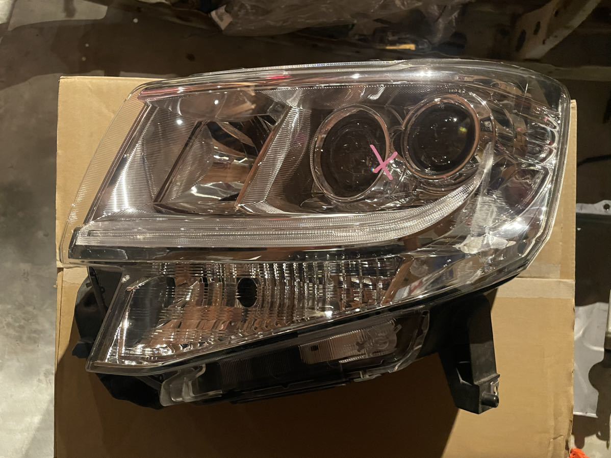 LA600SダイハツタントカスタムLEDヘッドライト左側