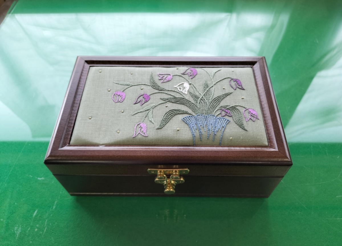 刺しゅう 宝石箱 木製 ジュエリーボックス 小物入れ 刺繍 花