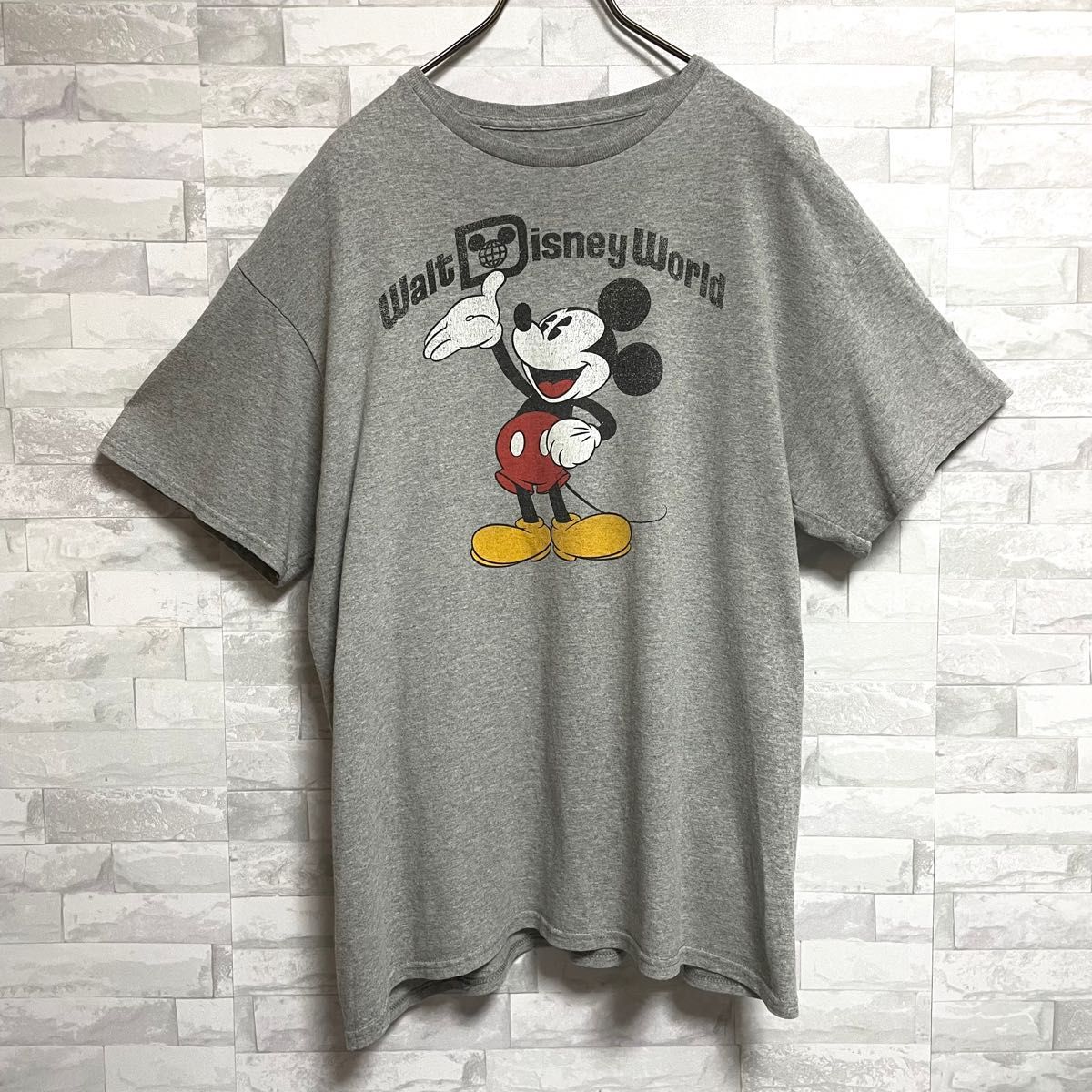 【Disney】ディズニー　ミッキーマウス　半袖tシャツ　メンズ　Lサイズ　ユニセックス　少し汚れがあります　古着　グレー