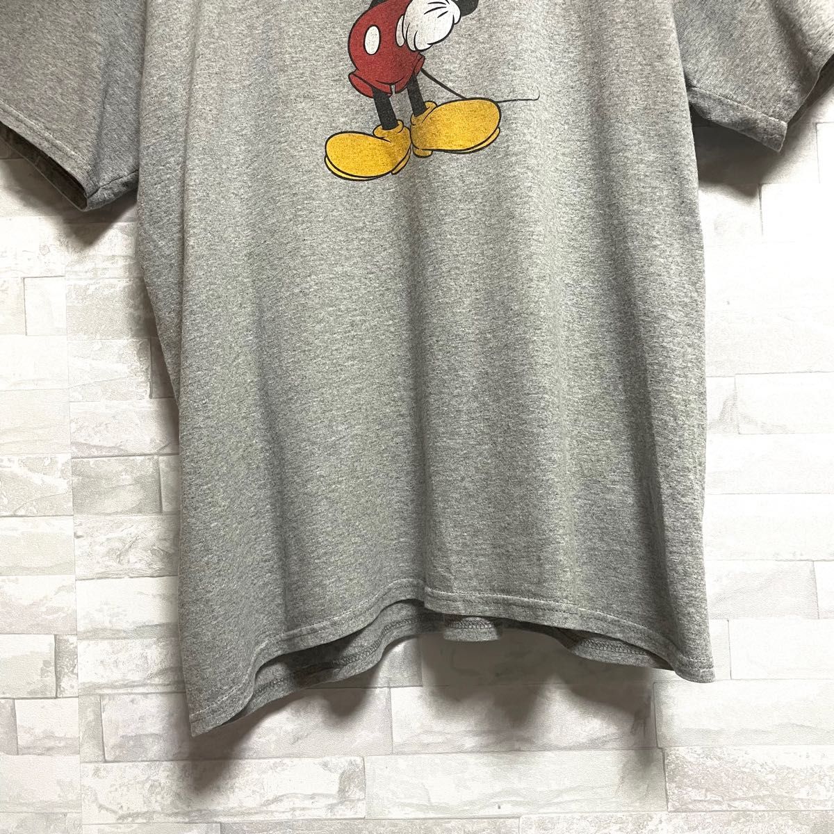 【Disney】ディズニー　ミッキーマウス　半袖tシャツ　メンズ　Lサイズ　ユニセックス　少し汚れがあります　古着　グレー