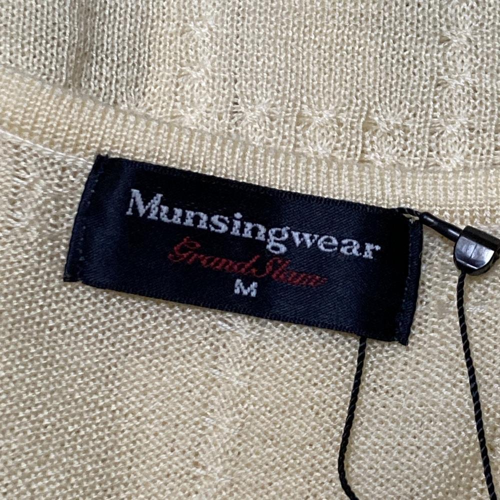 【GOLFウェア】未使用 タグ付き Munsingwear マンシングウェア サマーニット ベスト ノースリーブ ゴルフ ジップアップ ロゴ 刺繍 デサント_画像5