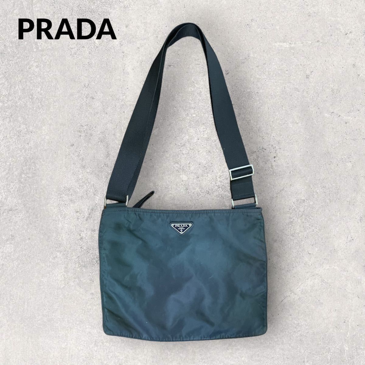 【限定セール！】 プラダ PRADA イタリア製 ブラック ナイロンショルダーバッグ 三角ロゴ ショルダーバッグ