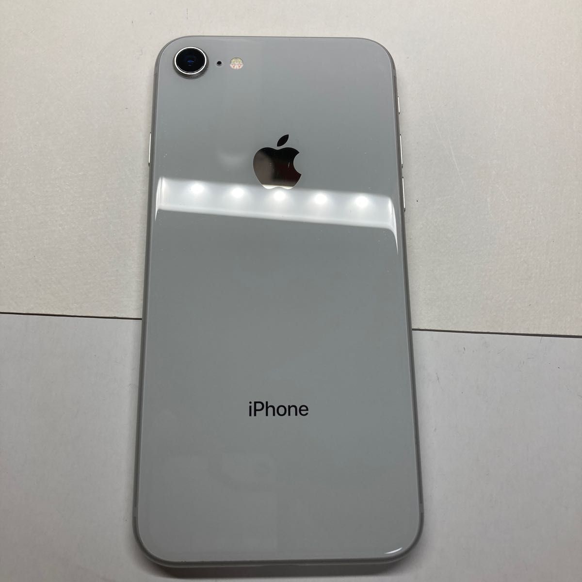 珍しい iPhone8 64GB Silver バッテリー79% SIMフリー スマートフォン 