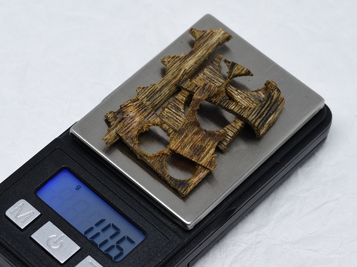 訳あり】伽羅数珠玉の端材 グラム2980円 量り売り 50g 伽羅 緑油 訳あり】伽羅数珠玉の端材 グラム2980円 量り売り 50g 伽羅 緑油