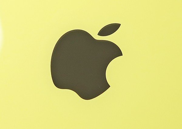 ◇美品【au/Apple】iPhone 11 64GB MWLW2J/A スマートフォン イエロー