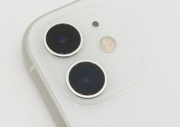 ◇美品【SoftBank/Apple】iPhone 11 64GB SIMロック解除済み MWLU2J/A