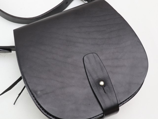 2306-87 leather made shoulder bag black flap 