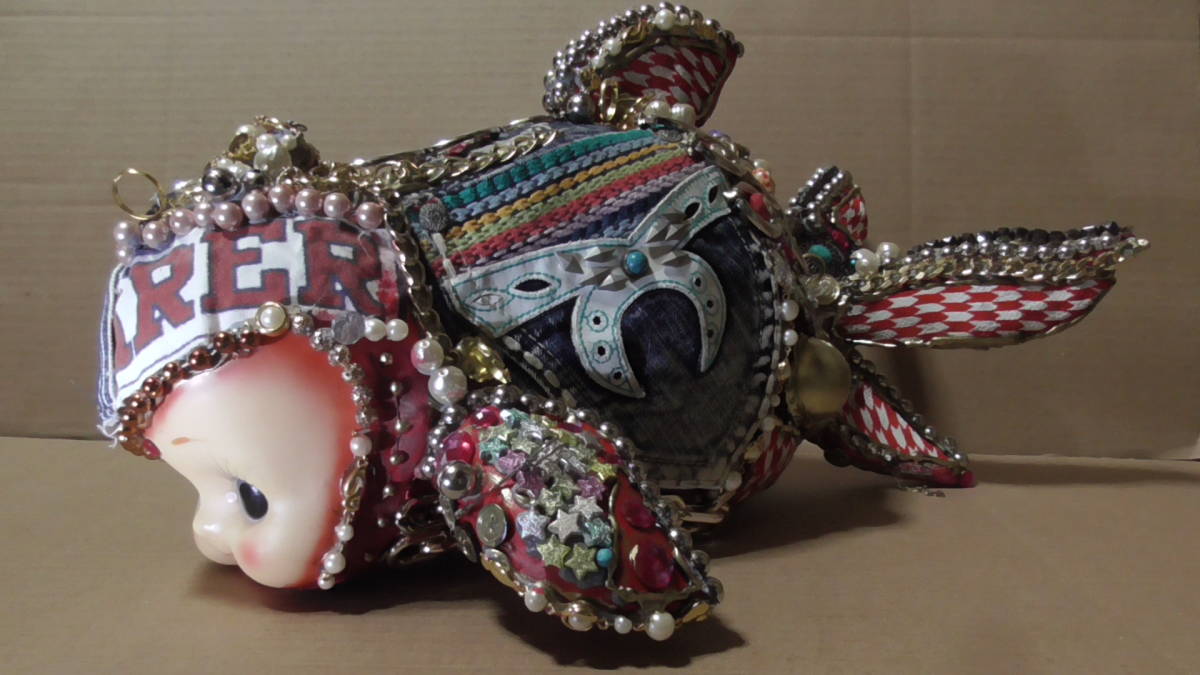 お歳暮 送料着払 キューピー人形 デニム/アクセサリー デコレーション 飾り物 ドール 人面魚 金魚/デメキン 特大サイズ キューピー お歳暮 送料着払 キューピー人形 デニム/アクセサリー デコレーション 飾り物 ドール 人面魚 金魚/デメキン 特大サイズ キューピー