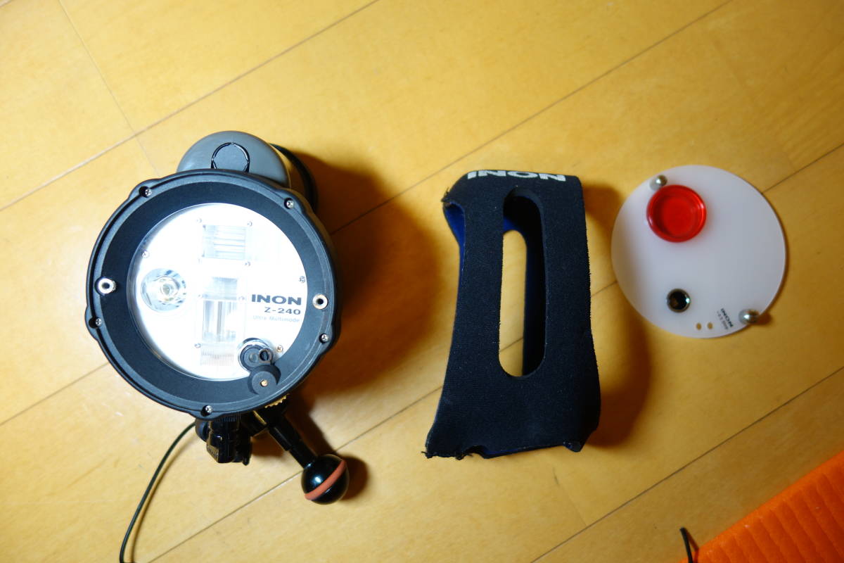 中古品 INON イノン Z-240 TYPE4 タイプ4 水中ストロボ その1 中古品 INON イノン Z-240 TYPE4 タイプ4 水中ストロボ その1