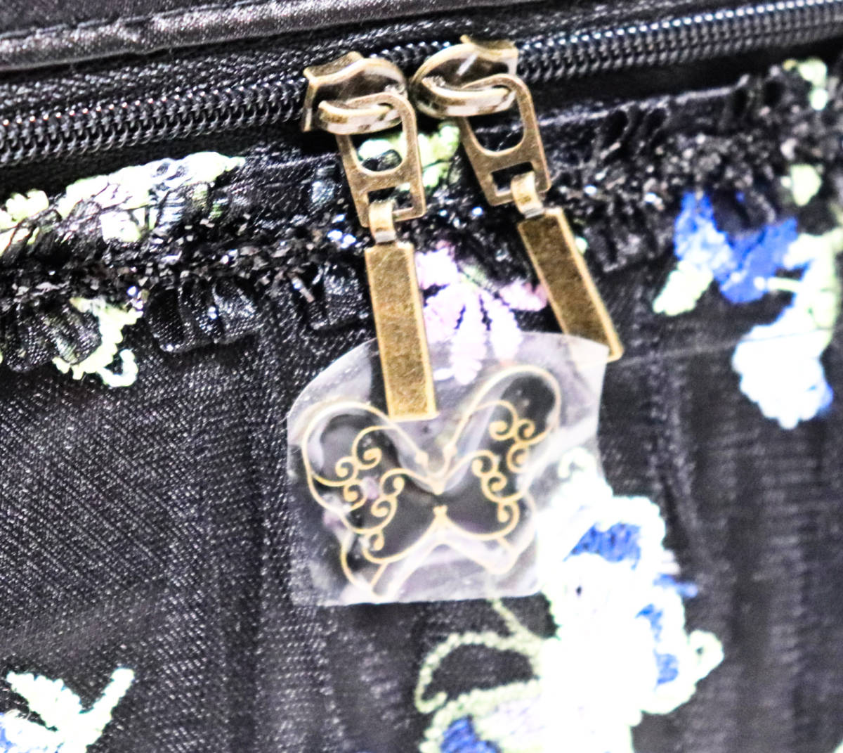 ANNA SUI アナスイ》新品 透け感 バラ・蝶刺繍 上品デザイン ANNA SUI アナスイ》新品 透け感 バラ・蝶刺繍 上品デザイン