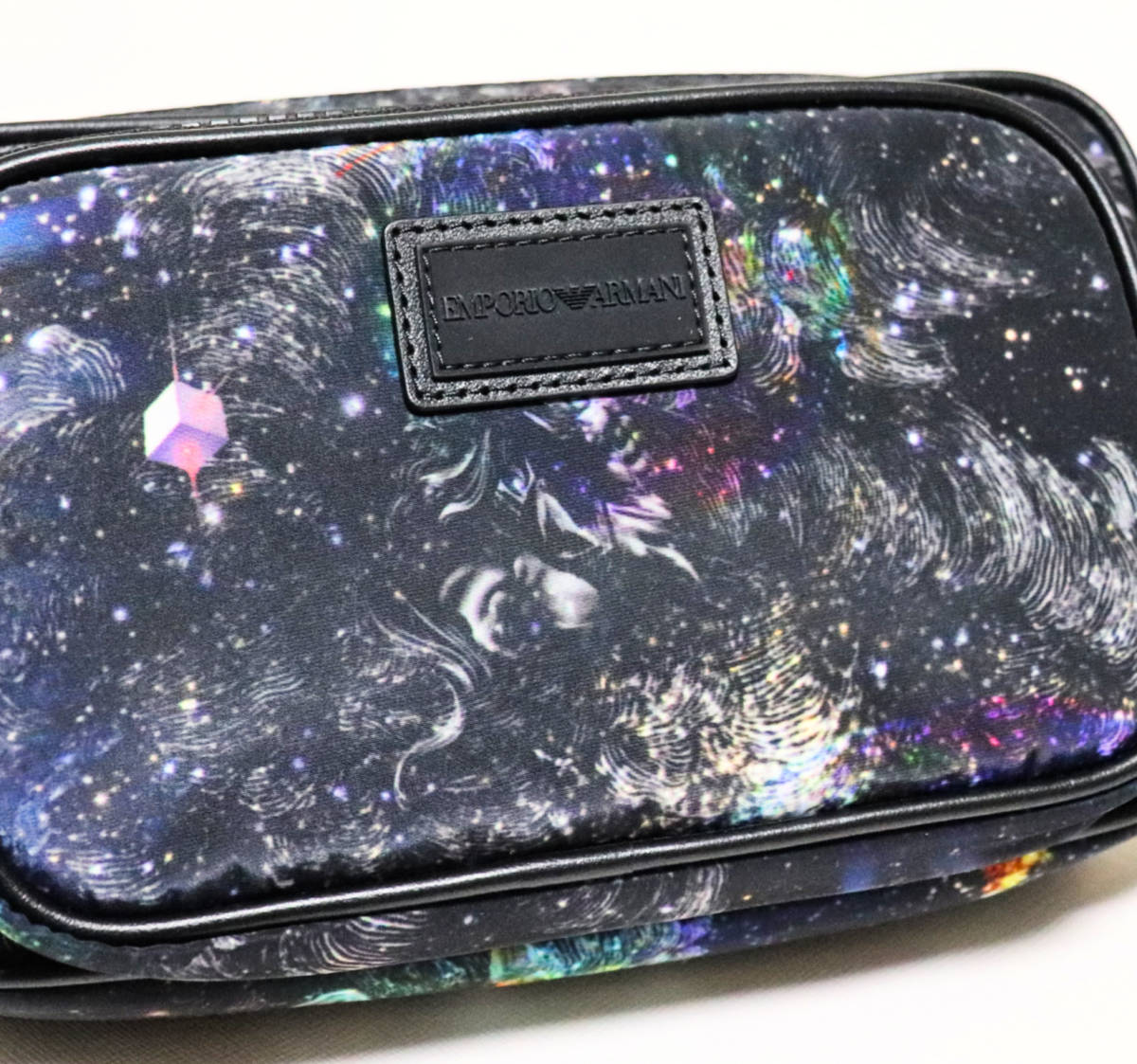 《エンポリオアルマーニ》新品 宇宙・星座柄 ボディバッグ ウエストバッグ プレゼントにも 黒 男女兼用 A8161