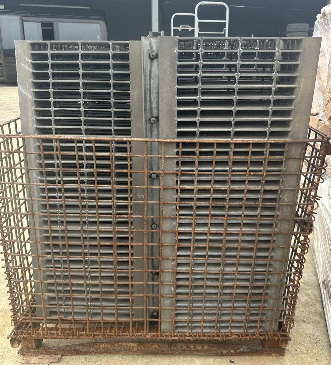  corporation large kre twist type grating groove cover 1 sheets price 8000~ stock 29 sheets equipped 