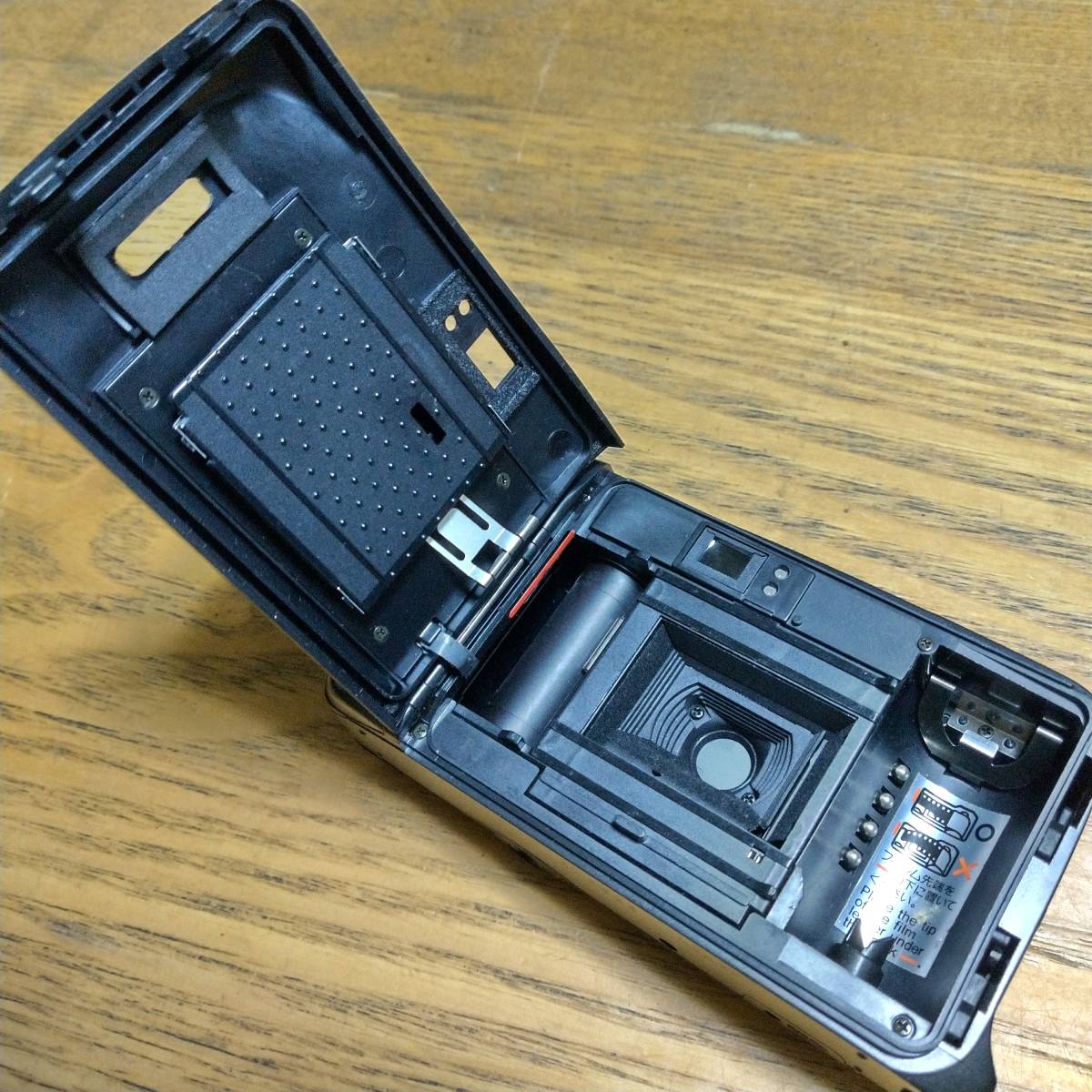 良品】☆京セラ KYOCERA Slim T ブラック/Carl Zeiss Tessar 35mm F3.5