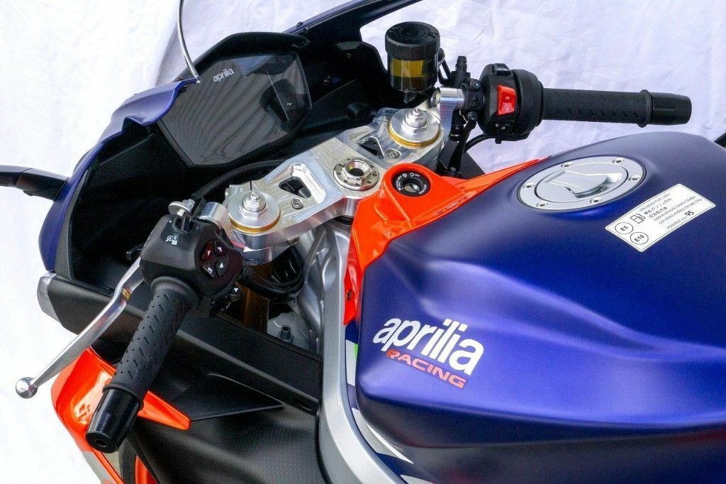 OVER│オーヴァーレーシング│スポーツライディング ハンドルキット│RS660(21-)│シルバーアルマイト│aprilia アプリリア│55-916-11