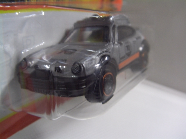 即決 MATCHBOX 70YEARS SPECIALEDITION 1985PORSCHE 911 RALLY 80/100_画像3