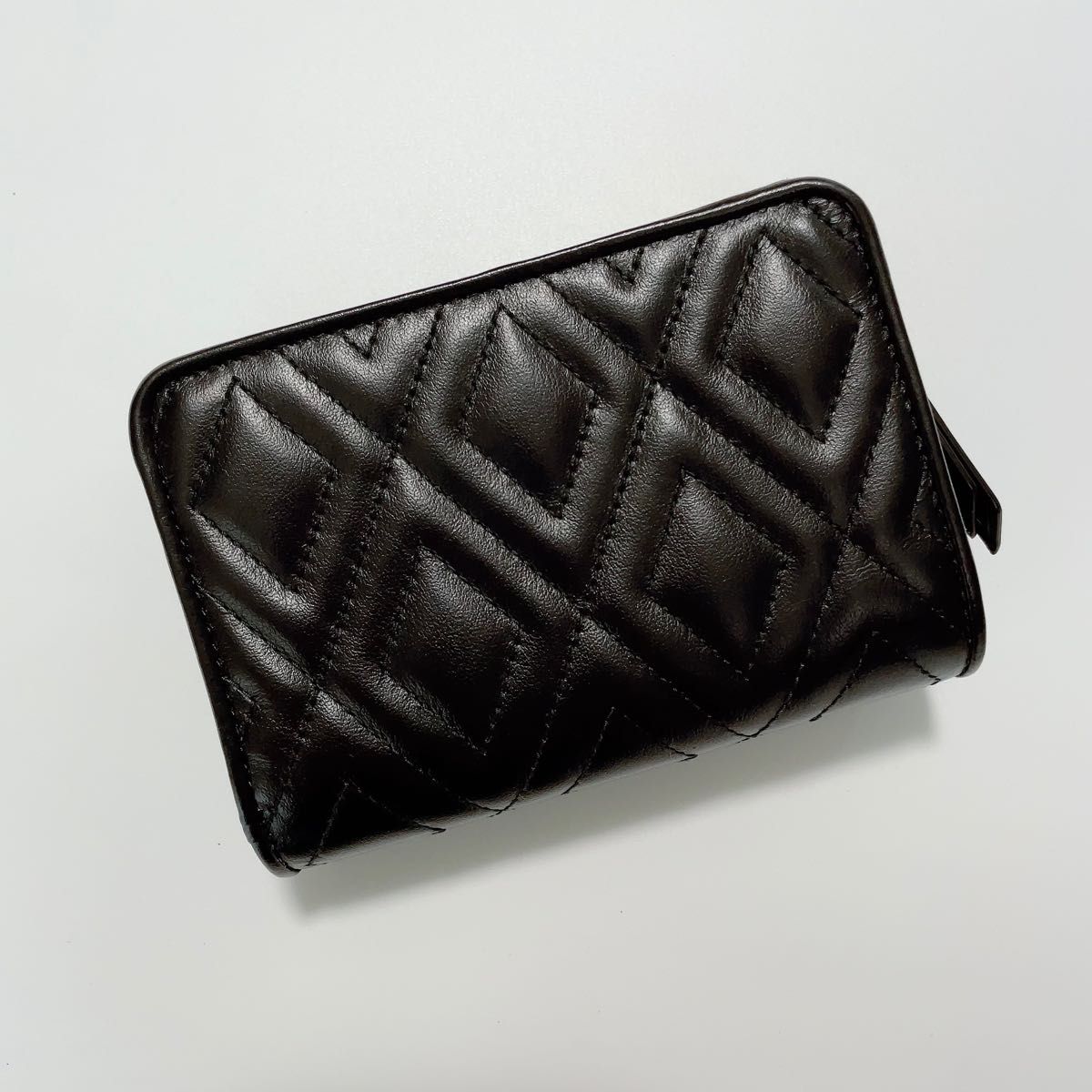 新品》マテラッセ ミュウミュウ キルティング ミニ財布 ダイヤ