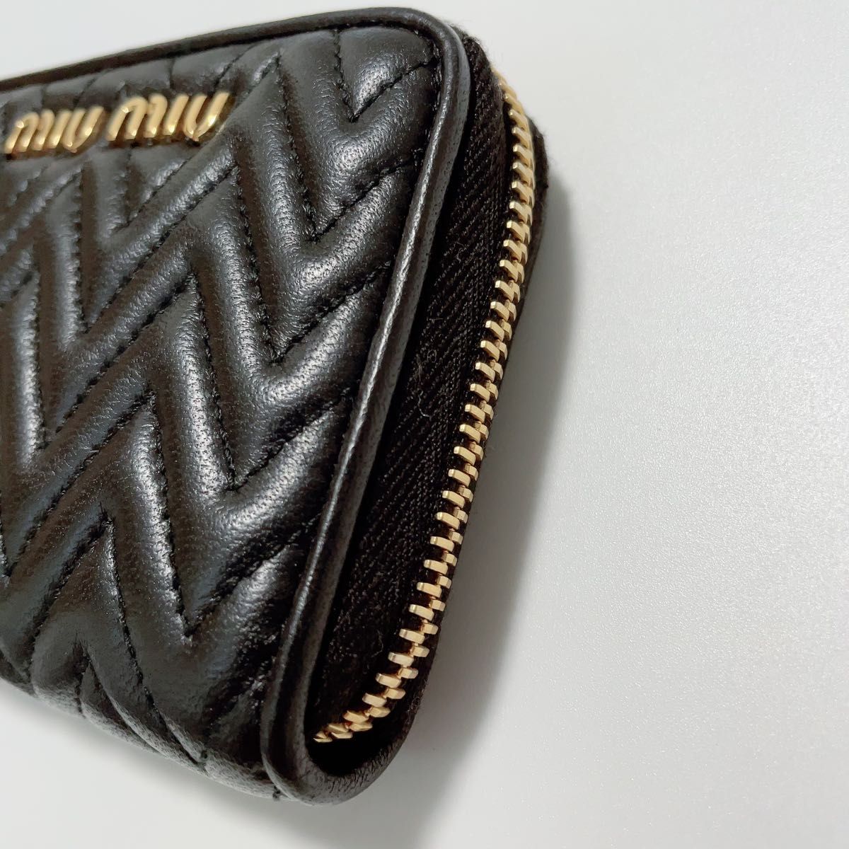 綺麗》miumiu マトラッセ 折り財布 小銭入れ コインケース ブラック