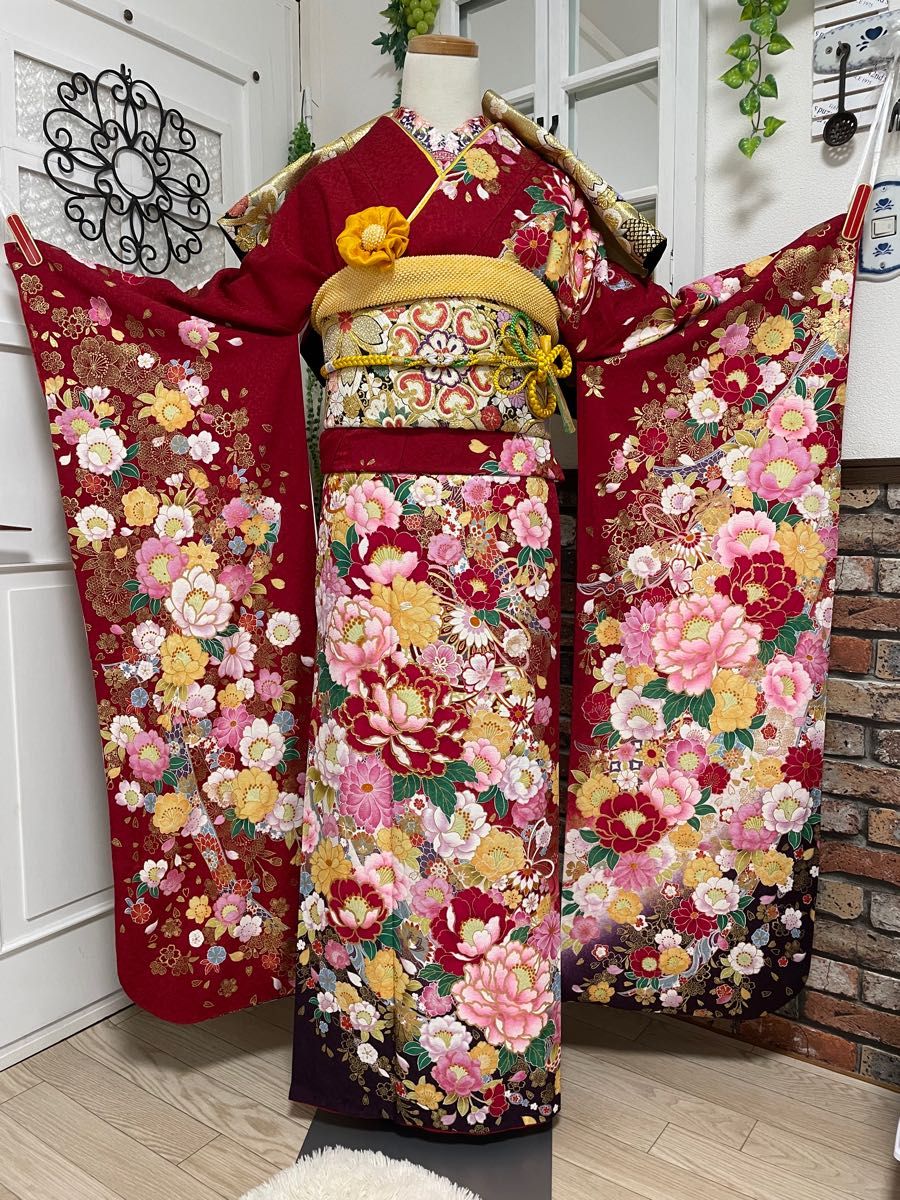 振袖フルセット 真紅 えんじ色に桜 黒の染め分け金彩 駒刺繍 正絹 - 水着